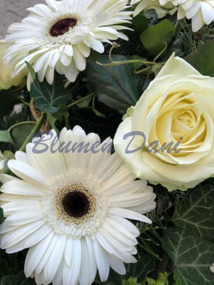 Bukett Gerbera und Rosen