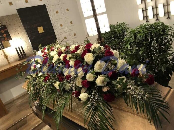 Sargdecke Rosen