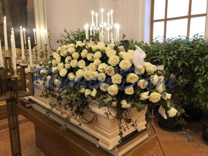 Sargdecke Rosen