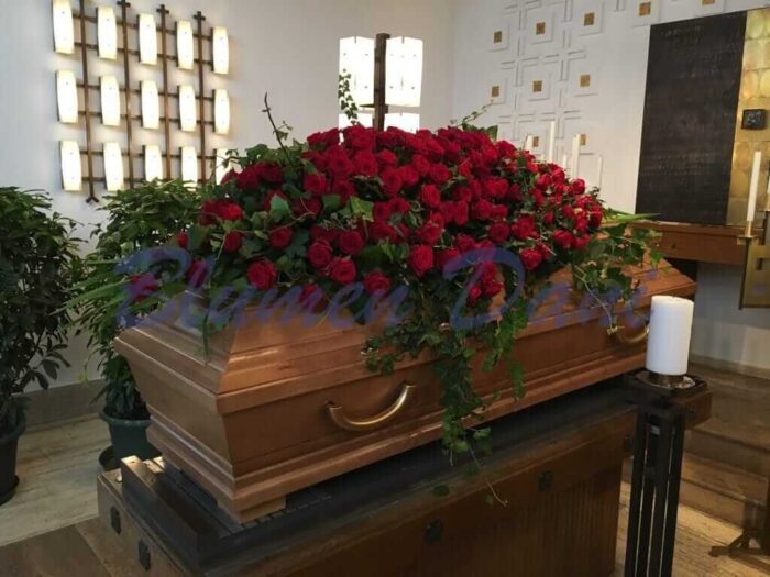Sargdecke Rosen