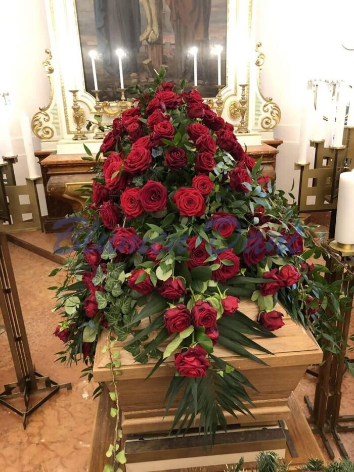 Sargdecke Rosen