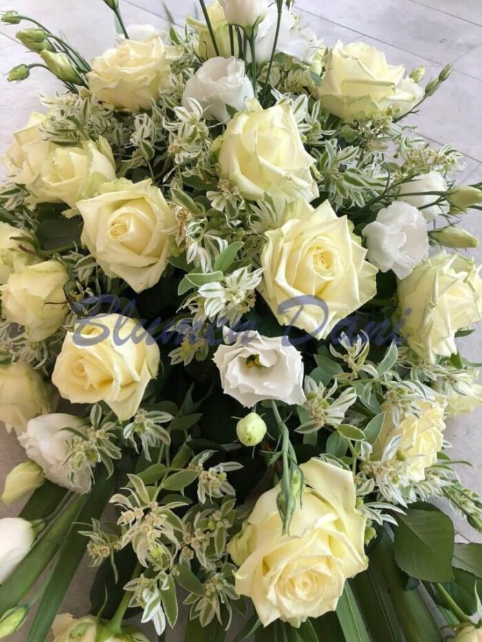 Sarggesteck Rosen