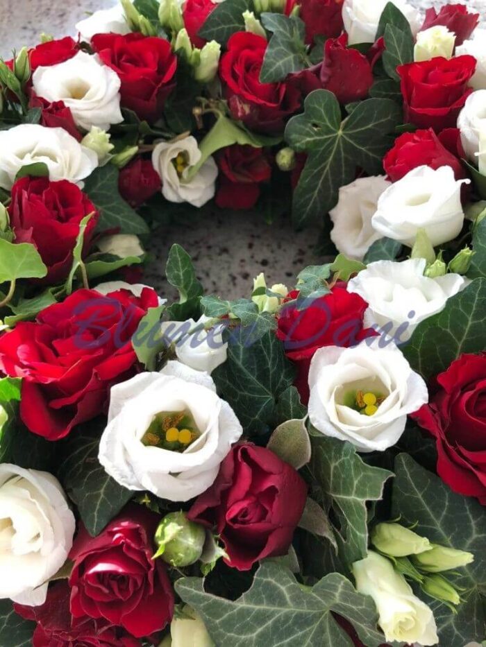 Urnenkranz Rosen/Lisianthus